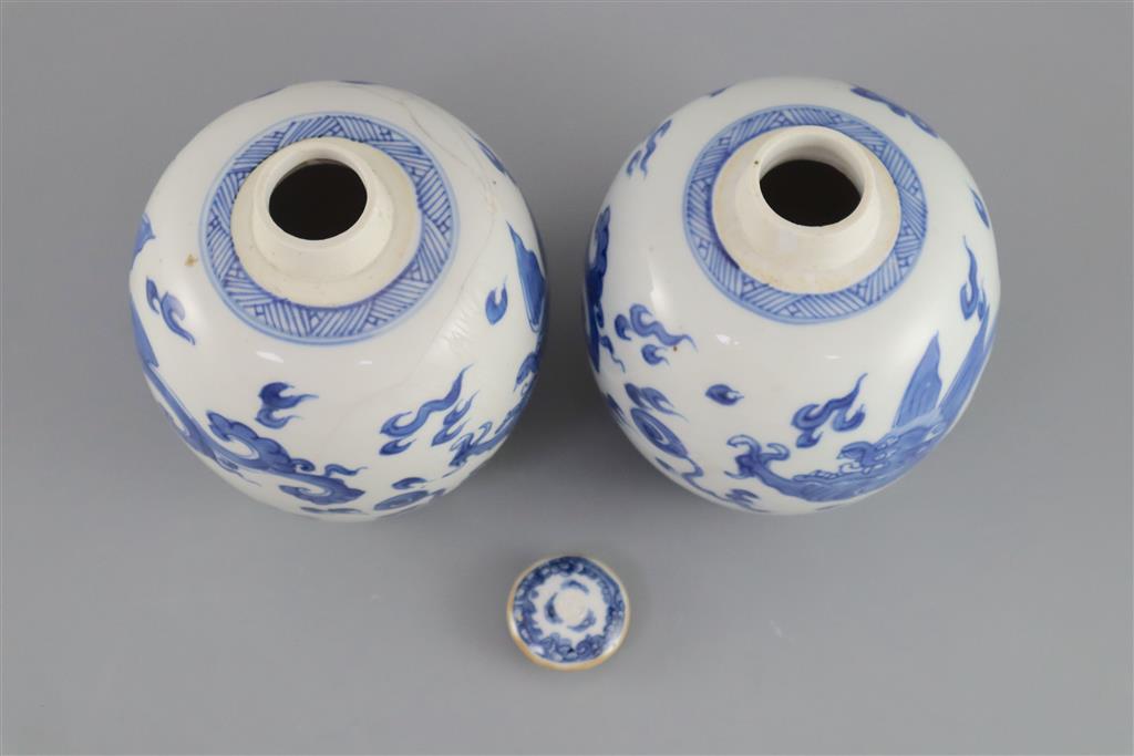 A pair of Chinese blue and white dragon jars, Kangxi period, 12.5cm high